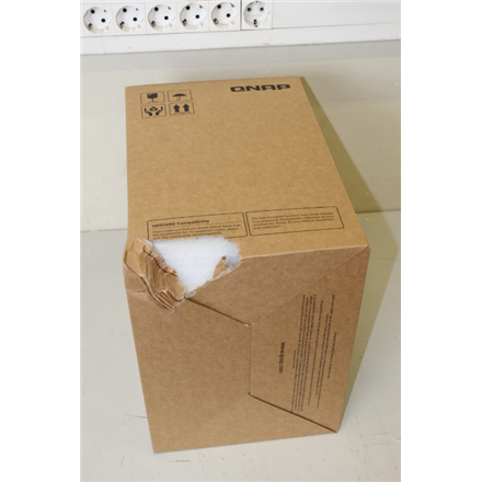 TS-653D-4GSO--SALE OUT. QNAP TS-653D-4G, 6-Bay NAS, Intel Celeron Gemini Lake J4125 quad-core 2.0GHz (up to 2.7GHz), 4GB DDR4 SODIMM RAM QNAP 6-Bay QTS NAS TS-653D-4G Up to 6 HDD/SSD Hot-Swap, J4125 Quad-Core, Processor frequency 2.0 GHz, 4 GB, DDR4, DAMAGED PACKA